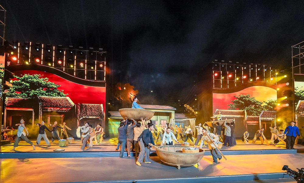 Gala "Tổ quốc bình yên" bùng nổ bên sông Hàn - Ảnh 2.