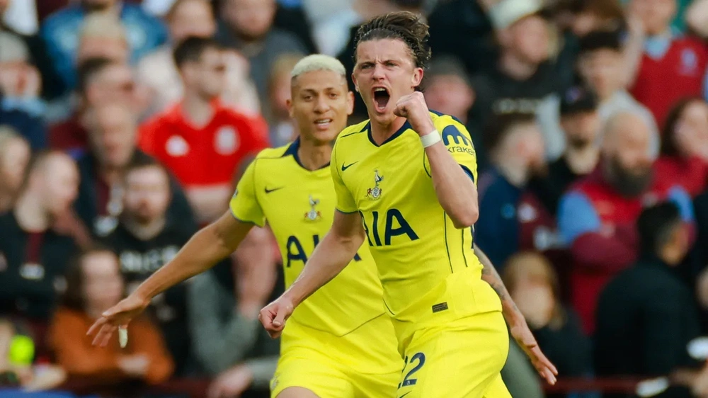 Tottenham thắp lại hy vọng trụ hạng Ngoại hạng Anh - Ảnh 1.