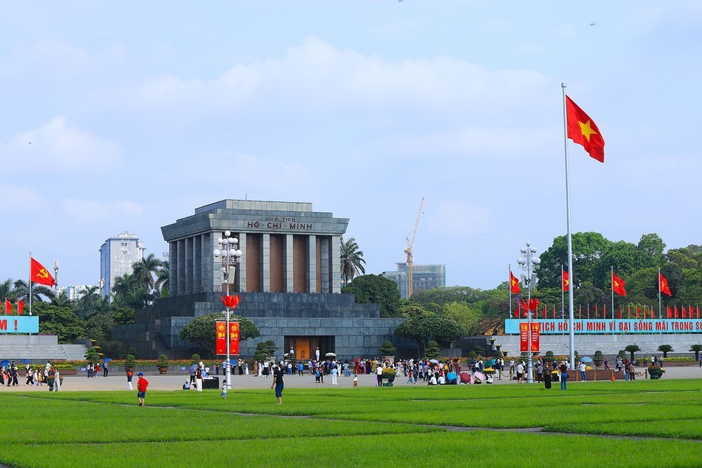 Hà Nội đón 1,35 triệu lượt khách trong kỳ nghỉ lễ - Ảnh 1.