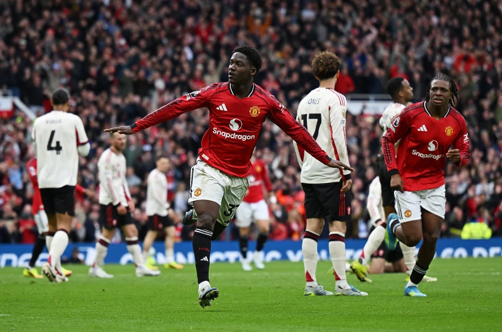 Đánh bại Liverpool trong trận cầu 5 bàn thắng, MU chính thức trở lại Champions League - Ảnh 1.