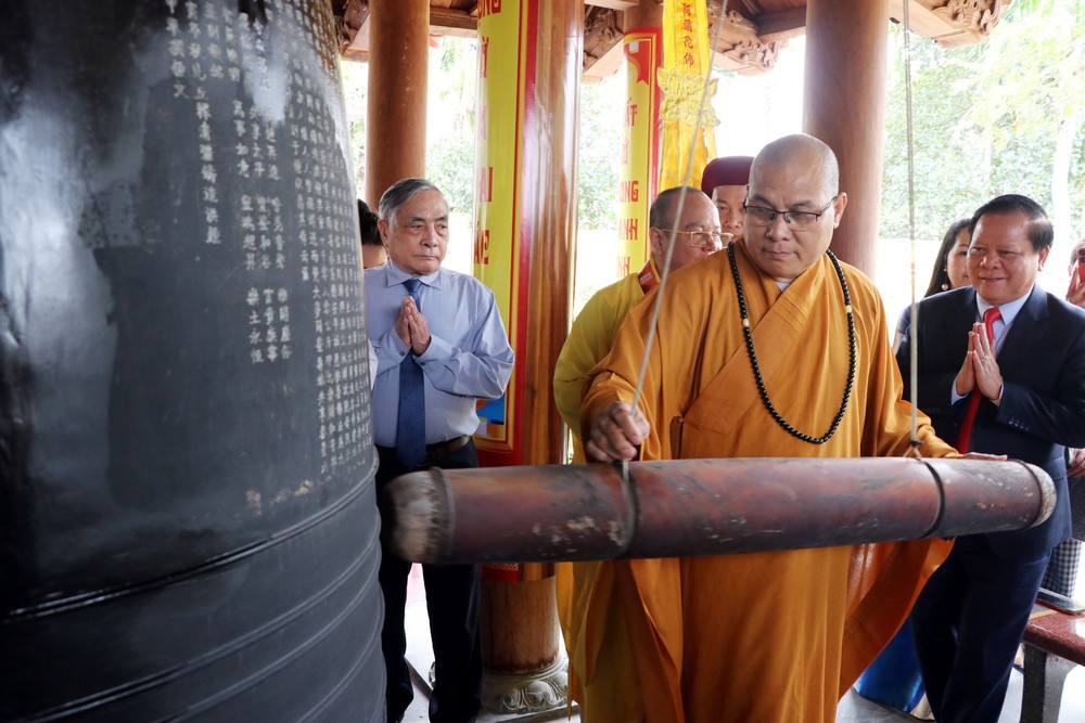 Hải Phòng: Công bố chùa Cương Xá là ngôi chùa có hệ thống tường đá khắc nhiều chữ Vạn nhất Châu Á - Ảnh 2.