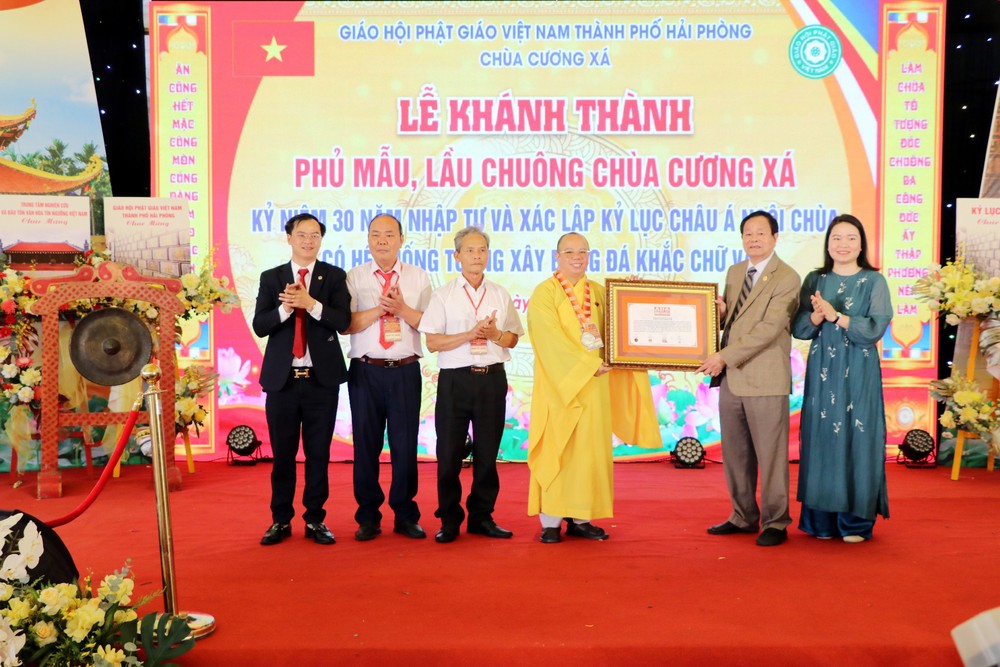 Hải Phòng: Công bố chùa Cương Xá là ngôi chùa có hệ thống tường đá khắc nhiều chữ Vạn nhất Châu Á - Ảnh 1.