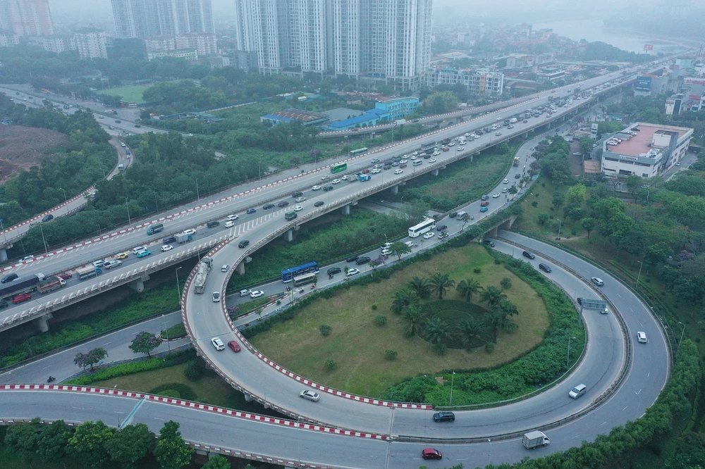 Người dân ùn ùn trở lại Hà Nội sau dịp nghỉ lễ - Ảnh 9.