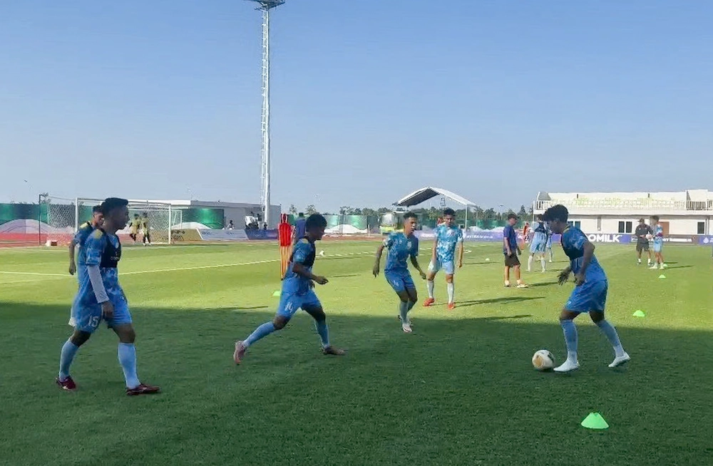 U19 Việt Nam tăng tốc trước trận gặp Timor Leste, HLV Yutaka Ikeuchi dự họp báo - Ảnh 1.