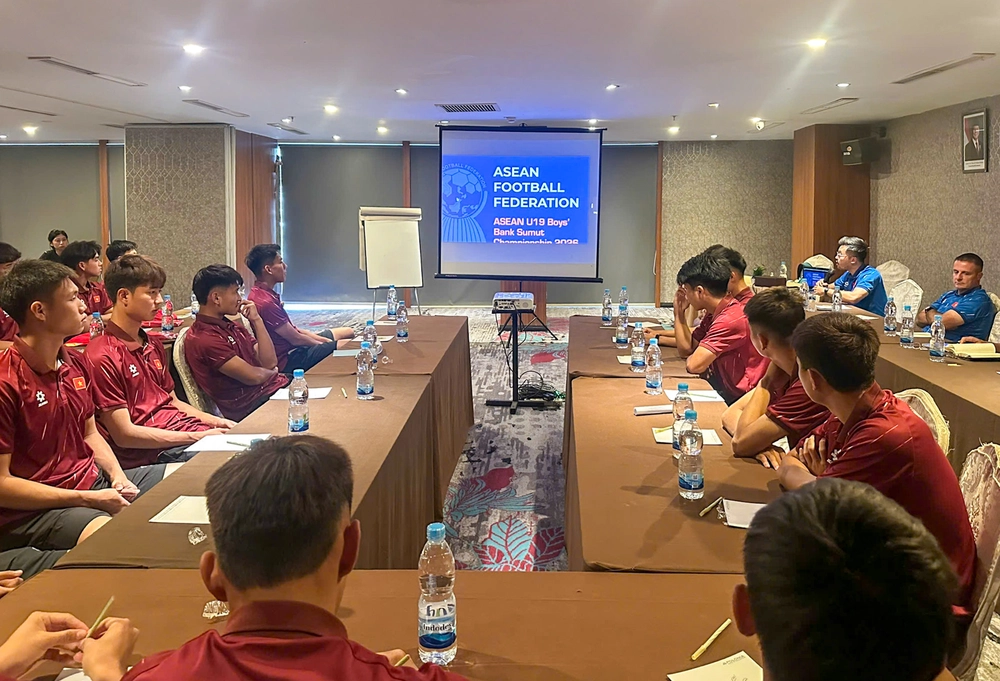 U19 Việt Nam tăng tốc trước trận gặp Timor Leste, HLV Yutaka Ikeuchi dự họp báo - Ảnh 2.