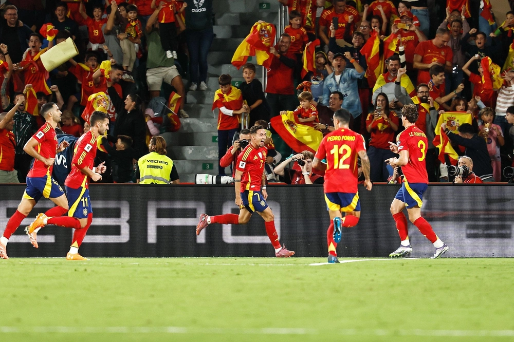 World Cup 24h: Cầu thủ nghỉ tập trước World Cup để cưới vợ; Tổng thống Mexico tặng vé xem trận khai mạc - Ảnh 4. World Cup 24h: Cầu thủ nghỉ tập trước World Cup để cưới vợ; Tổng thống Mexico tặng vé xem trận khai mạc - Ảnh 4.