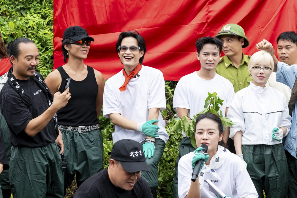 Hà Anh Tuấn và dàn nghệ sĩ “Forestival 2026” lội bùn, gieo mầm xanh giữa đầm Vân Long - Ảnh 1. Hà Anh Tuấn và dàn nghệ sĩ “Forestival 2026” lội bùn, gieo mầm xanh giữa đầm Vân Long - Ảnh 1.