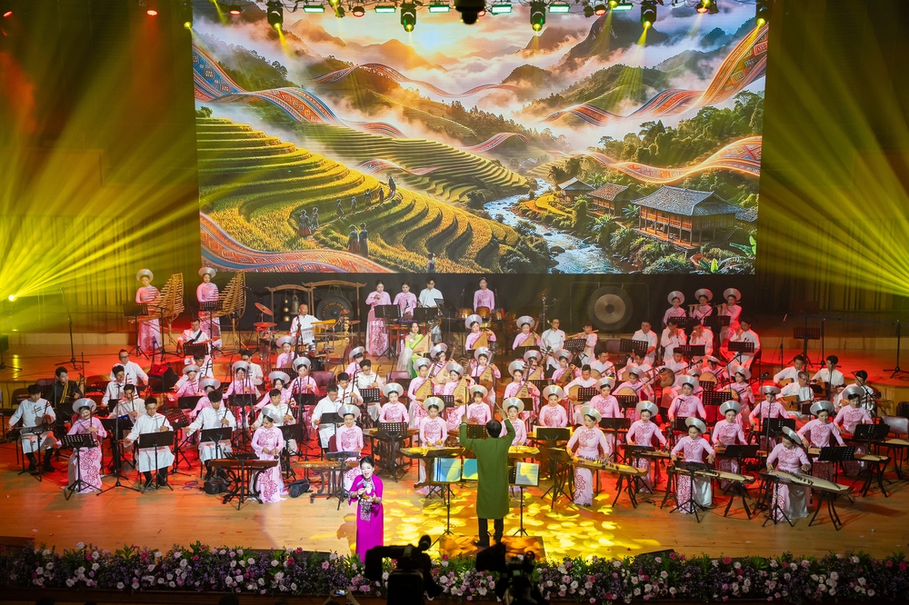 Hòa nhạc "Âm thanh Đất Việt": Khơi dậy niềm tự hào về âm nhạc truyền thống Việt Nam - Ảnh 7. Hòa nhạc "Âm thanh Đất Việt": Khơi dậy niềm tự hào về âm nhạc truyền thống Việt Nam - Ảnh 7.