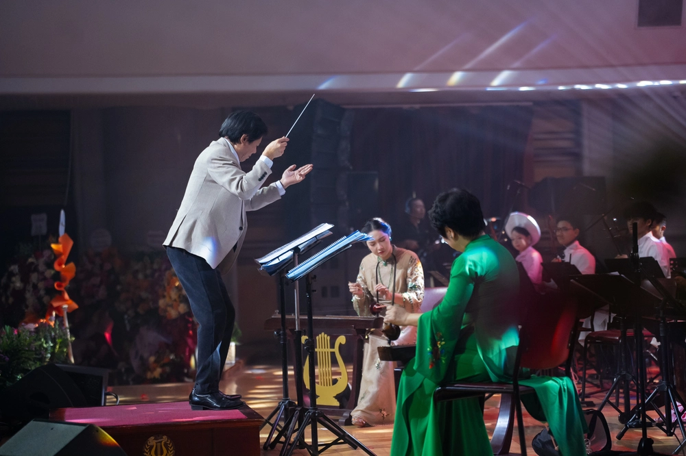 Hòa nhạc "Âm thanh Đất Việt": Khơi dậy niềm tự hào về âm nhạc truyền thống Việt Nam - Ảnh 4. Hòa nhạc "Âm thanh Đất Việt": Khơi dậy niềm tự hào về âm nhạc truyền thống Việt Nam - Ảnh 4.