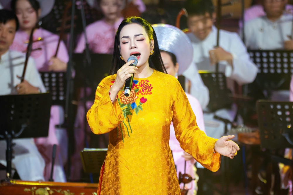 Hòa nhạc "Âm thanh Đất Việt": Khơi dậy niềm tự hào về âm nhạc truyền thống Việt Nam - Ảnh 5. Hòa nhạc "Âm thanh Đất Việt": Khơi dậy niềm tự hào về âm nhạc truyền thống Việt Nam - Ảnh 5.