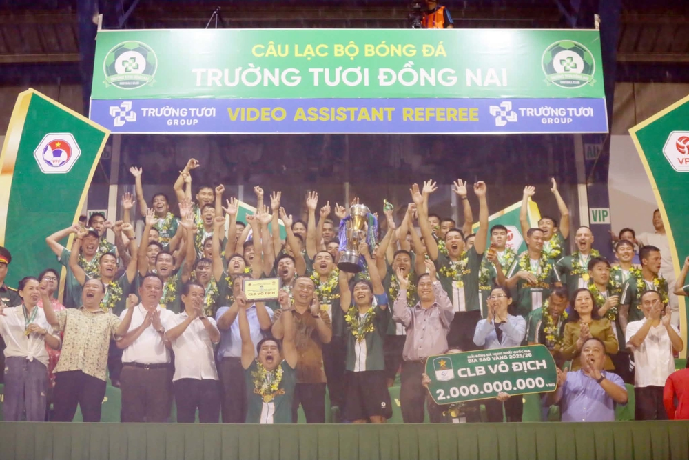 Công Phượng hiện thực hóa giấc mơ trăm tỷ của ông bầu - Ảnh 6. Công Phượng hiện thực hóa giấc mơ trăm tỷ của ông bầu - Ảnh 6.