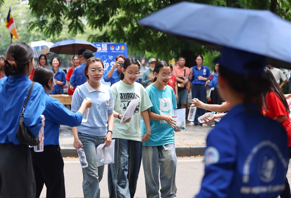 Thời tiết dịp thi vào lớp 10: Dự báo ngày thi thứ 2, Hà Nội có nơi nắng nóng - Ảnh 1.