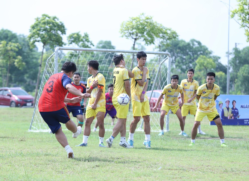Sôi nổi Giải bóng đá nam Thanh niên công nhân năm 2026 tại Phú Thọ - Ảnh 1. Sôi nổi Giải bóng đá nam Thanh niên công nhân năm 2026 tại Phú Thọ - Ảnh 1.