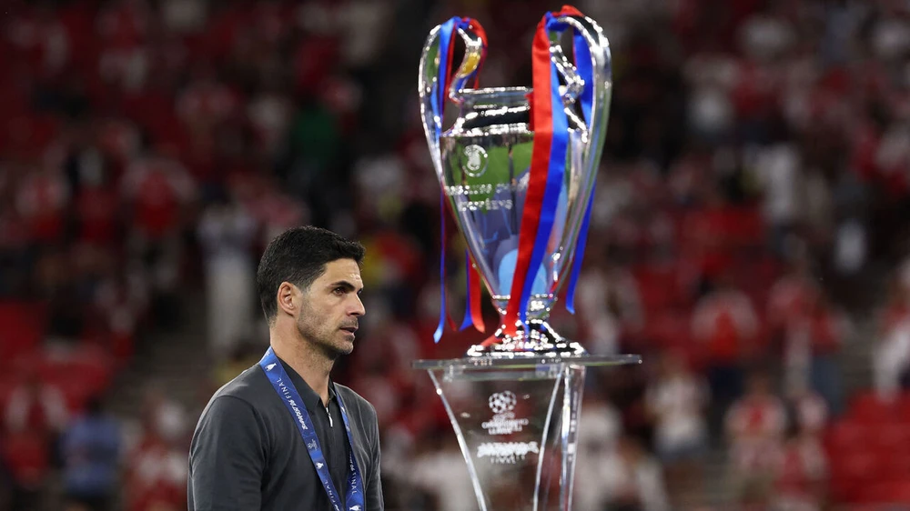 Arteta vẫn chỉ là học trò của Enrique - Ảnh 1. Arteta vẫn chỉ là học trò của Enrique - Ảnh 1.