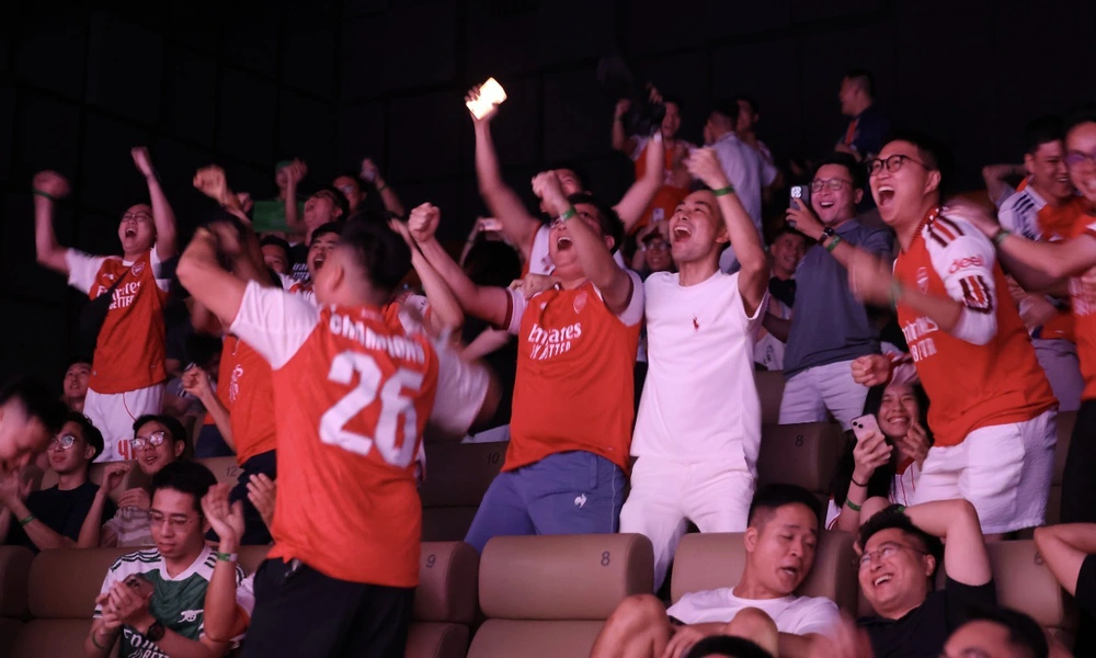 CĐV TP.HCM cuồng nhiệt cùng chung kết UEFA Champions League kịch tính - Ảnh 2.