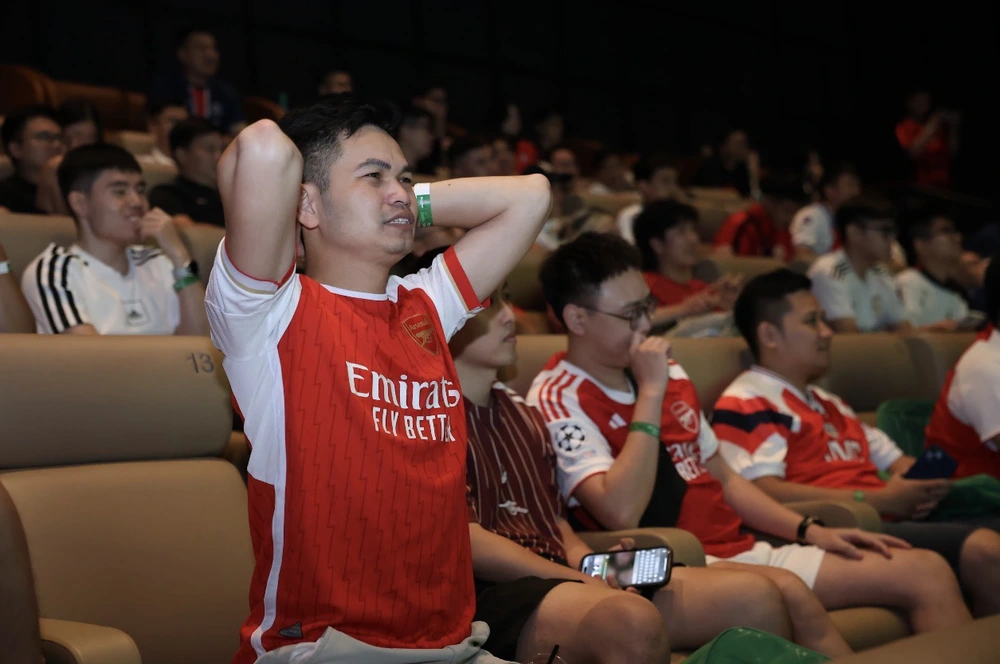 CĐV TP.HCM cuồng nhiệt cùng chung kết UEFA Champions League kịch tính - Ảnh 3.