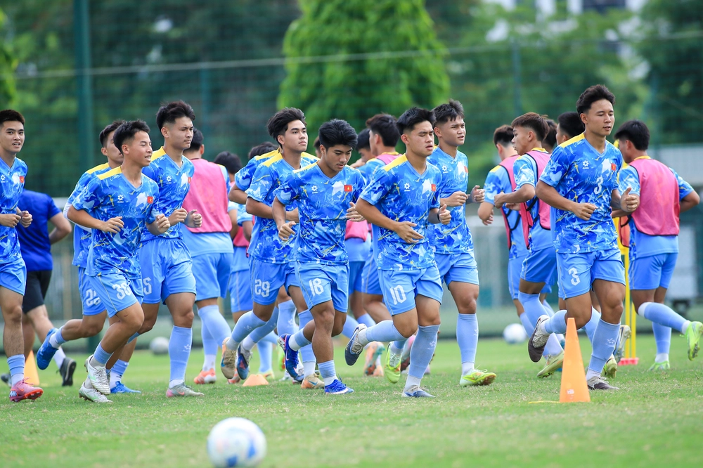 Tin nóng bóng đá Việt Nam hôm nay 1/6: U19 Việt Nam quyết thắng Timor Leste; HLV Kewell chê HAGL - Ảnh 1. Tin nóng bóng đá Việt Nam hôm nay 1/6: U19 Việt Nam quyết thắng Timor Leste; HLV Kewell chê HAGL - Ảnh 1.