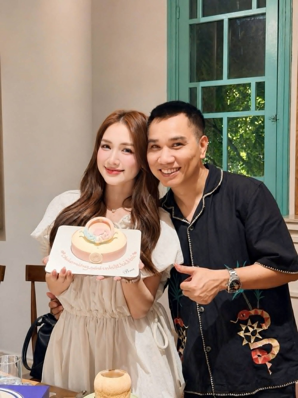 Ca sĩ Hòa Minzy nhận quà sinh nhật đặc biệt từ ca khúc "Bố em là bộ đội" - Ảnh 1. Ca sĩ Hòa Minzy nhận quà sinh nhật đặc biệt từ ca khúc "Bố em là bộ đội" - Ảnh 1.