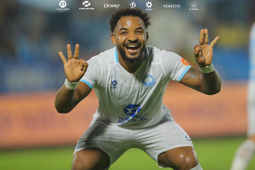 Xuân Son lập hat-trick, giúp Nam Định đánh bại SLNA 3-0 ở vòng 25 V-League mùa 2025-2026