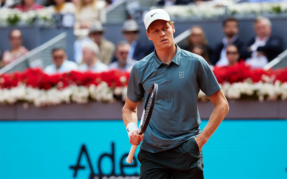 Jannik Sinner: Canh bạc thể lực trước Roland Garros - Ảnh 1.