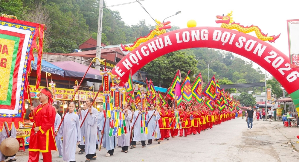 Đưa những giá trị di sản đặc sắc của Phật giáo đến gần hơn với nhân dân và du khách - Ảnh 1.