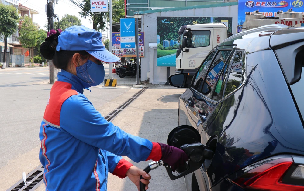 PVOIL sẽ bán xăng E10 trên toàn hệ thống từ ngày 15/5 - Ảnh 1.