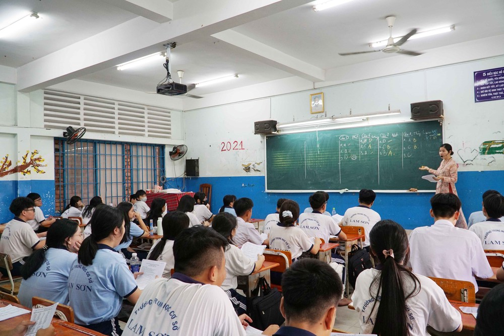Thành phố Hồ Chí Minh: Gần 90% học sinh lớp 9 đăng ký thi tuyển lớp 10 trung học phổ thông công lập - Ảnh 1.