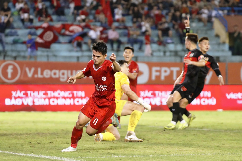V-League còn nóng ba cuộc đua cuối mùa: Top 3, top 5 và cuộc chiến trụ hạng - Ảnh 1. V-League còn nóng ba cuộc đua cuối mùa: Top 3, top 5 và cuộc chiến trụ hạng - Ảnh 1.