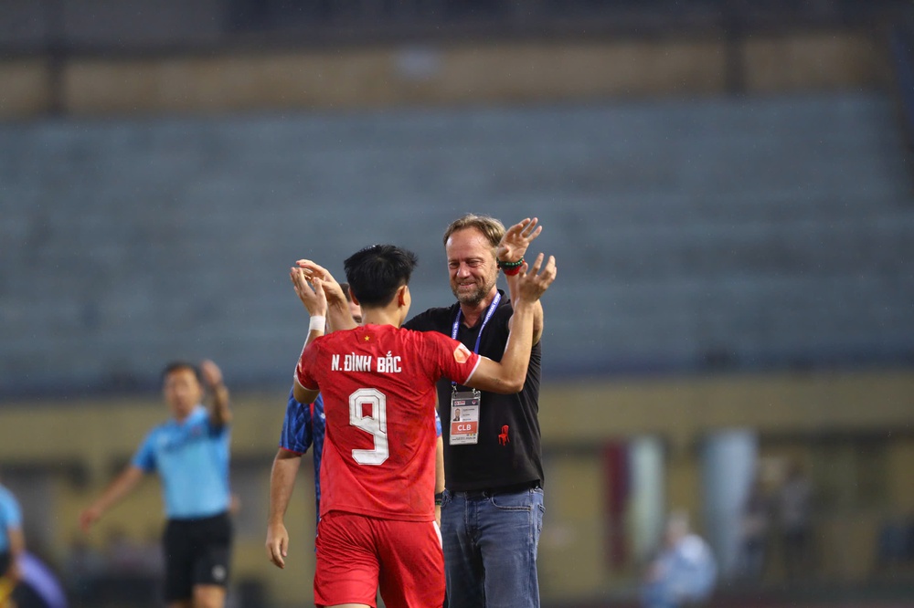 LPBank V-League 2025/26: Đoàn tàu sắp vào ga - Ảnh 1.