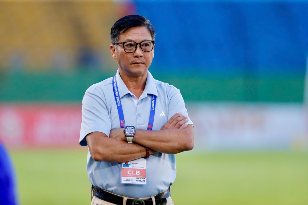 Bóng lăn trên bàn phím: Fans không bất ngờ với cuộc “dịch chuyển” HLV tại V-League - Ảnh 1.