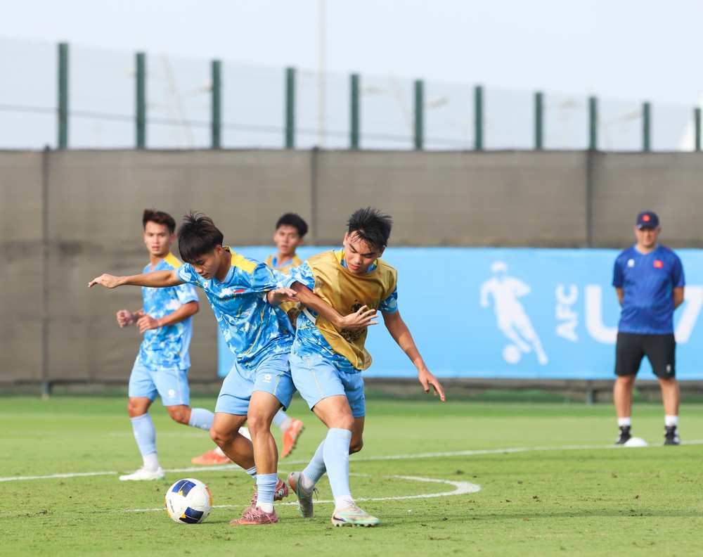 HLV Roland: 'U17 Việt Nam có thể làm tốt hơn' - Ảnh 2.
