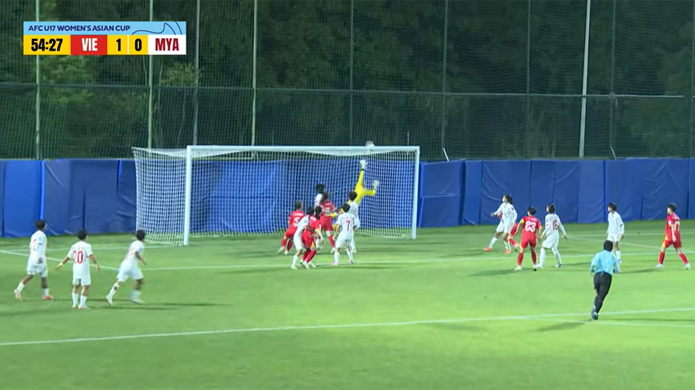 Thắng nhẹ U17 nữ Myanmar, U17 nữ Việt Nam giành vé chính thức vào tứ kết - Ảnh 2.