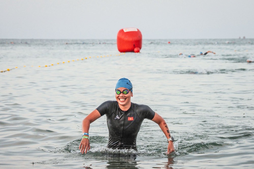 "Tiểu tiên cá" Ánh Viên chinh phục thử thách khắc nghiệt tại IRONMAN 70.3 Đà Nẵng 2026 - Ảnh 3.