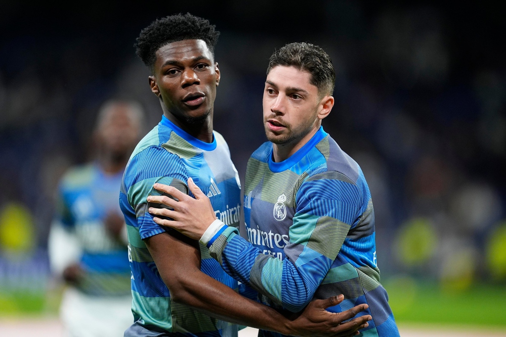 Real Madrid hỗn loạn trước 'Kinh điển': Valverde nhập viện, nghỉ thi đấu sau vụ xô xát với Tchouameni - Ảnh 1.