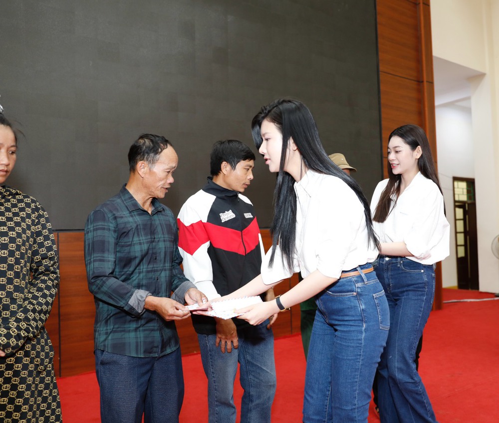Á hậu Phan Thu Hiền: “Danh hiệu không làm tôi khác đi, nó buộc tôi phải lớn lên” - Ảnh 1.