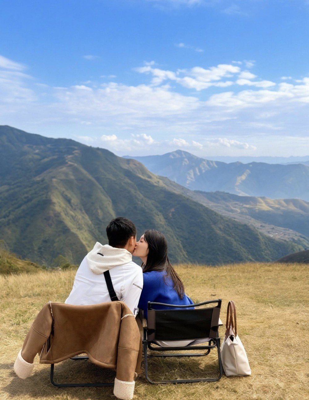 Tuyển thủ bóng chuyền Việt Nam chính thức báo tin vui, danh tính ‘nửa kia’ được tiết lộ - Ảnh 3.