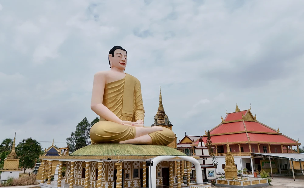 Quần thể tượng Phật quy mô lớn ở ngôi chùa Khmer An Giang - Ảnh 3.