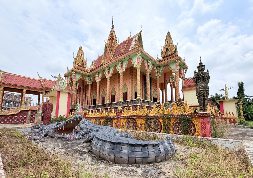 Quần thể tượng Phật quy mô lớn ở ngôi chùa Khmer An Giang - Ảnh 4.