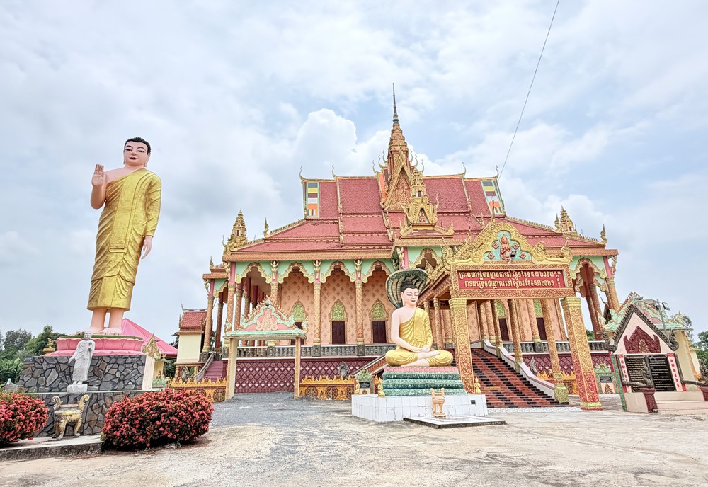 Quần thể tượng Phật quy mô lớn ở ngôi chùa Khmer An Giang - Ảnh 7.
