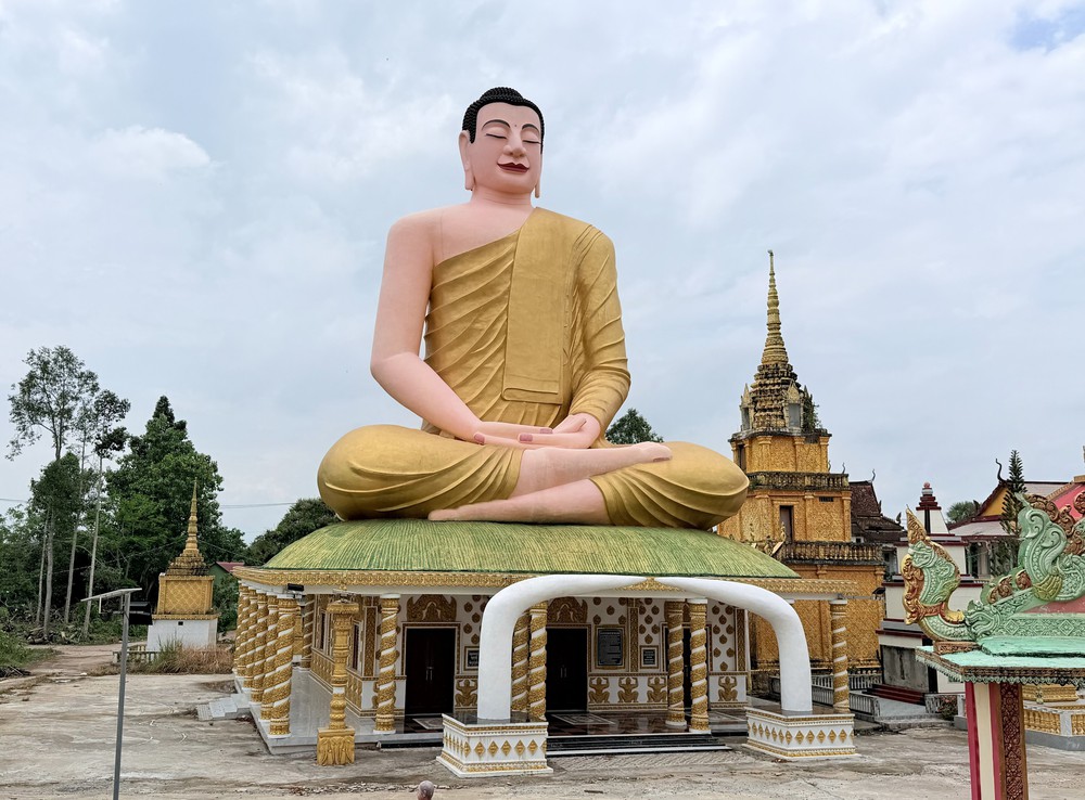Quần thể tượng Phật quy mô lớn ở ngôi chùa Khmer An Giang - Ảnh 5.