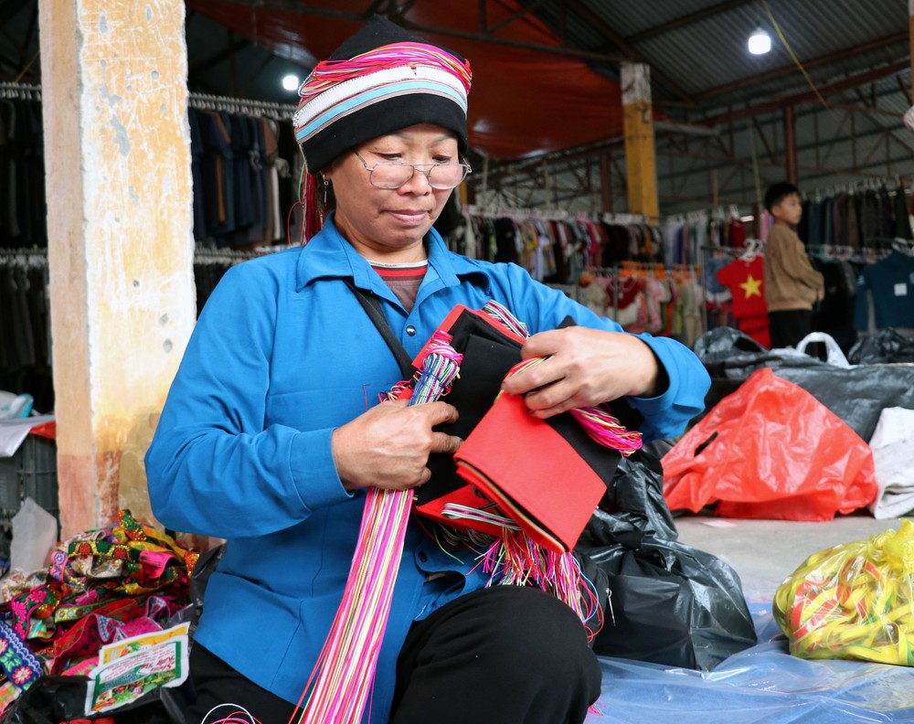 Khi hoa văn dệt nên hồn cốt người vùng cao - Ảnh 2.
