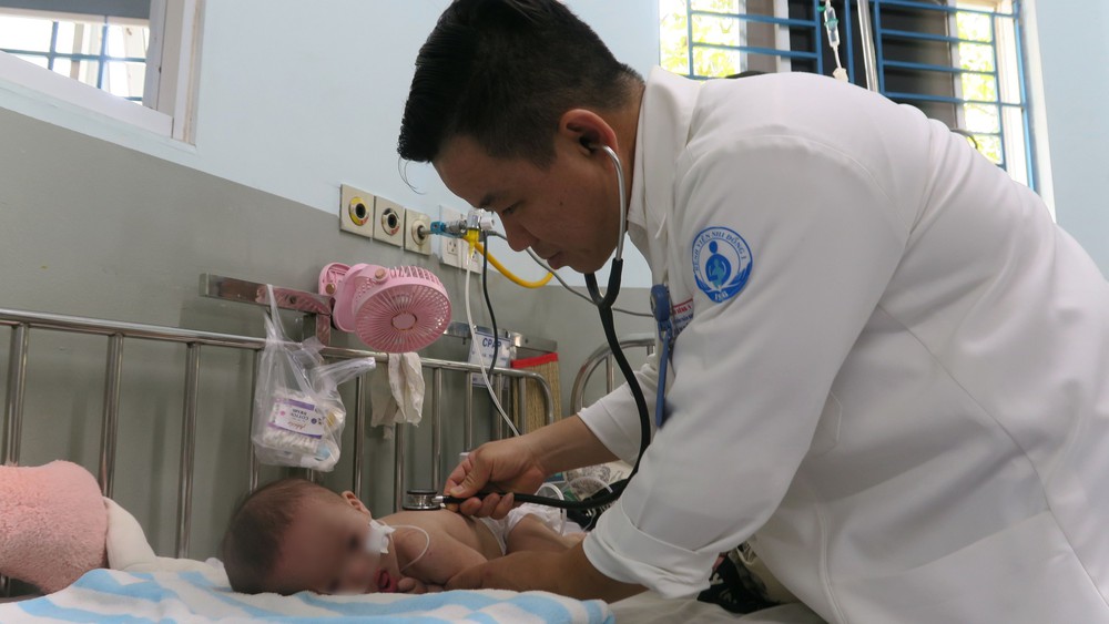 Bộ Y tế hướng dẫn khám sức khỏe định kỳ ít nhất 1 năm/lần cho trẻ dưới 6 tuổ - Ảnh 1.