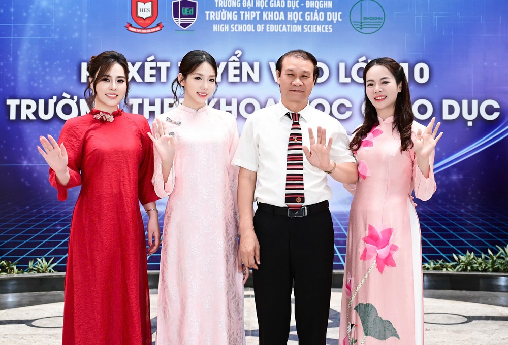 Hoa hậu Nguyễn Trần Hà Linh vừa ôn thi đại học vừa chuẩn bị chinh chiến quốc tế - Ảnh 3.