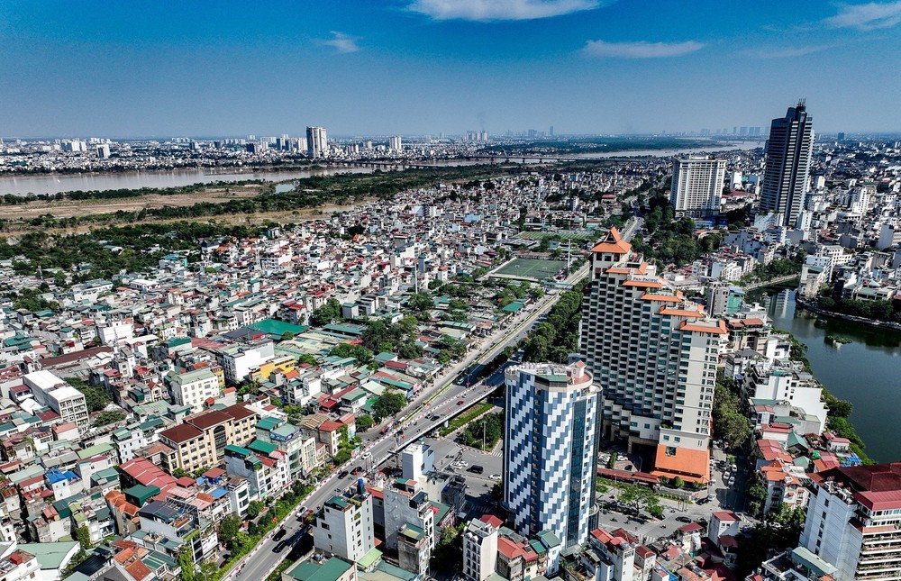 Thời tiết ngày 10/5: Mưa dông cục bộ ở miền Bắc, Đông Nam Bộ có nơi trên 36 độ C - Ảnh 1.