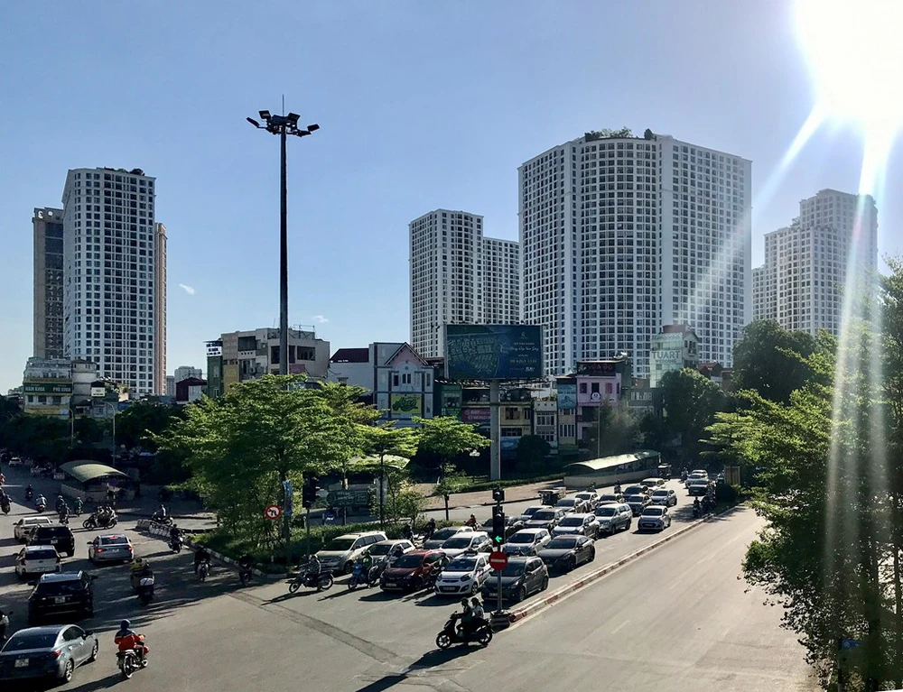 Dự báo thời tiết ngày 2/6: Bắc và Trung Bộ nắng nóng gay gắt, Nam Bộ mưa to đến rất to - Ảnh 1.