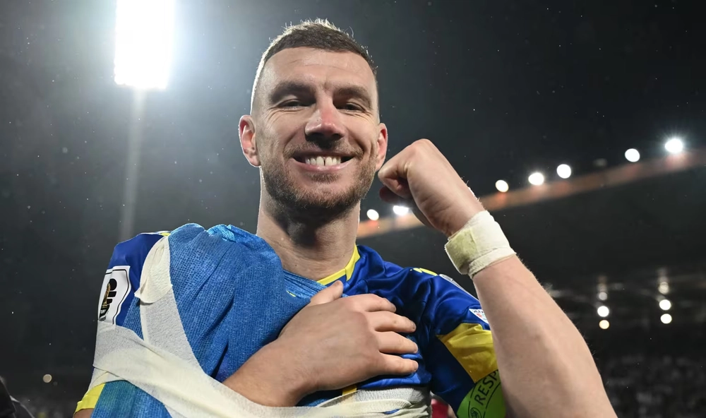 Edin Dzeko: Vẫn bền bỉ tỏa sáng ở tuổi 40 - Ảnh 1. Edin Dzeko: Vẫn bền bỉ tỏa sáng ở tuổi 40 - Ảnh 1.