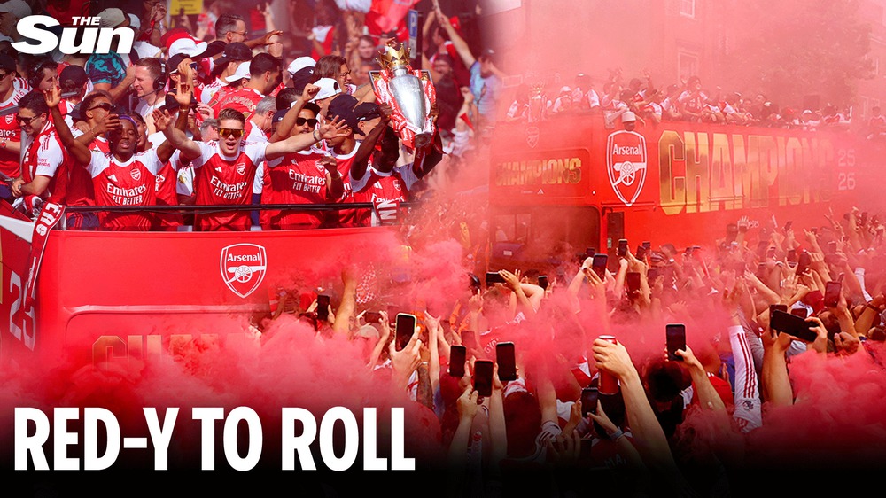 1 triệu người nhuộm đỏ London mừng Arsenal vô địch Ngoại hạng Anh - Ảnh 14. 1 triệu người nhuộm đỏ London mừng Arsenal vô địch Ngoại hạng Anh - Ảnh 14.