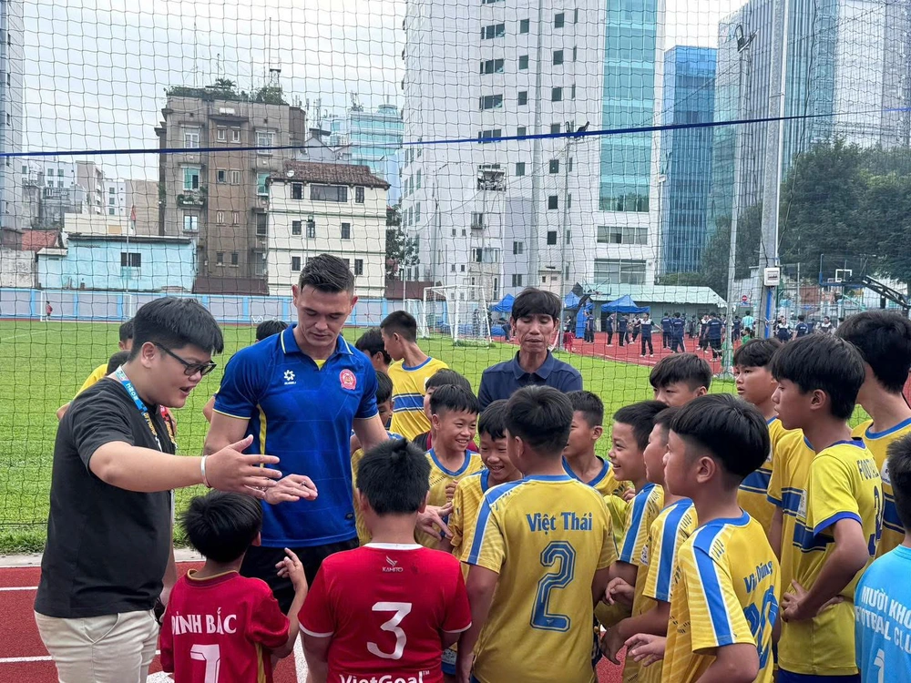 Đồng hành cùng World Cup 2026, cầu thủ nhí TP.HCM cùng thắp sáng giấc mơ - Ảnh 3. Đồng hành cùng World Cup 2026, cầu thủ nhí TP.HCM cùng thắp sáng giấc mơ - Ảnh 3.