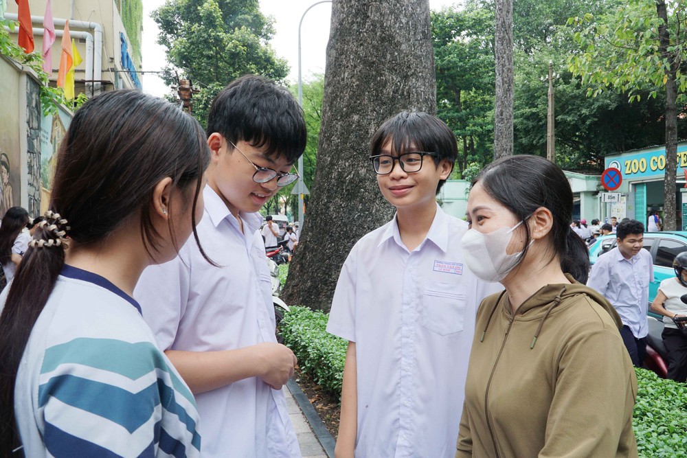 Thành phố Hồ Chí Minh: Xử lý các vấn đề phát sinh trong kỳ thi lớp 10 theo quy định - Ảnh 2. Thành phố Hồ Chí Minh: Xử lý các vấn đề phát sinh trong kỳ thi lớp 10 theo quy định - Ảnh 2.