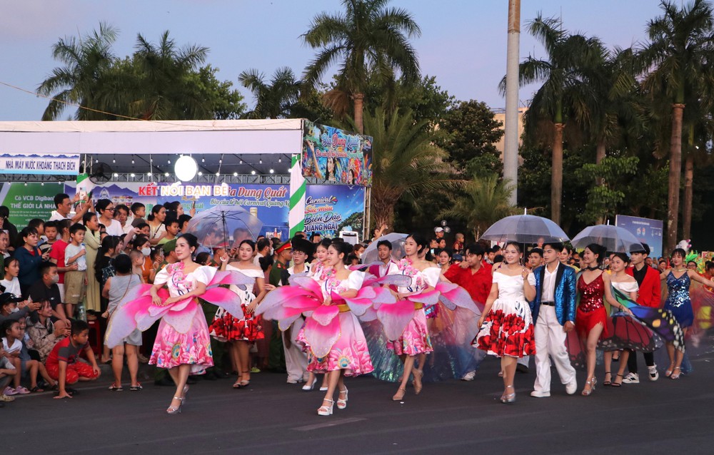 Carnival “Sắc màu biển đảo” thu hút đông đảo người dân và du khách - Ảnh 5.